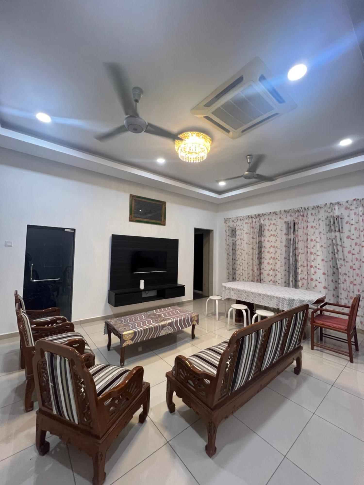 Holiday home Teratak Azizah Rahman Malacca